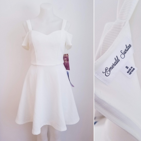 ✨NWT✨EMERALD SUNDAE Juniors' Cold-Shoulder Dress S - Picture 2 of 4